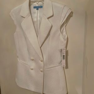 Beautiful Antonio Melani Ladies Top. New with Tags.